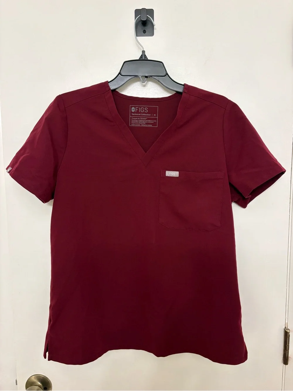 FIGS Catarina One-Pocket Scrub Top Burgundy Red Women’s Size Medium